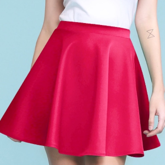 Red skirt made by Johnny nwt size large short mini - Picture 2 of 9